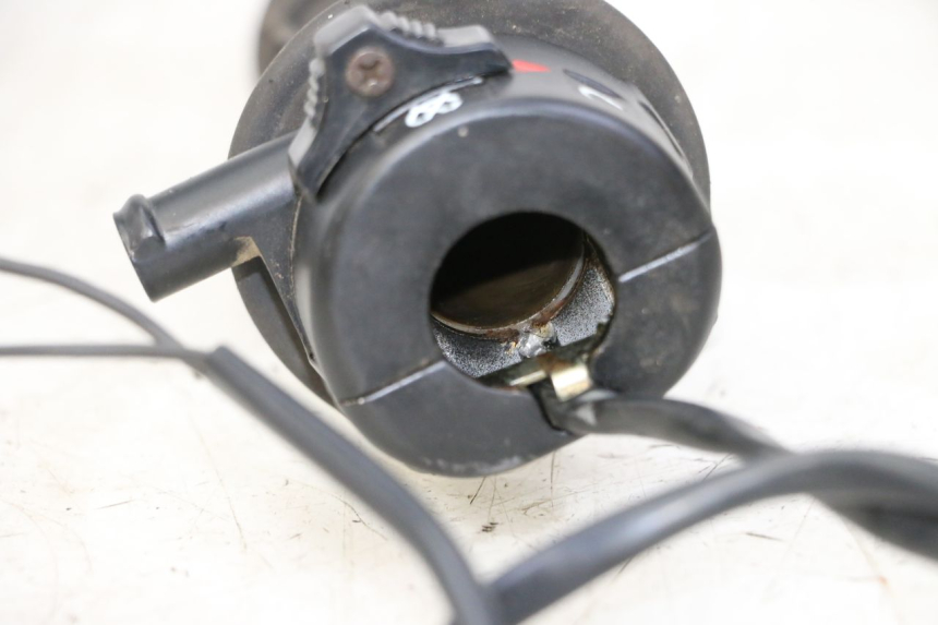 photo de RIGHT HANDLEBAR SWITCH YAMAHA PW 80 (1983 - 2014) - Technical close-up