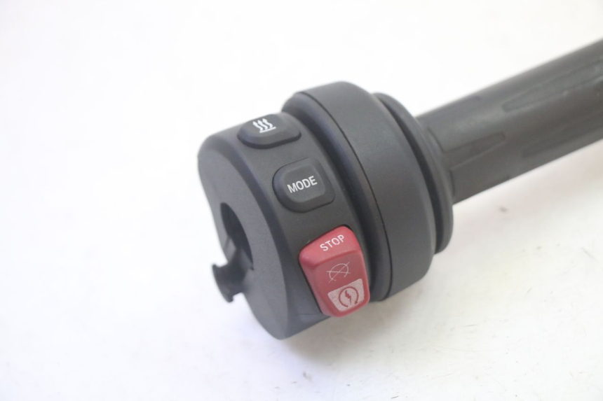 photo de RIGHT SWITCH BMW R GS 1250 (2021 - 2024) - Zoom on usage condition