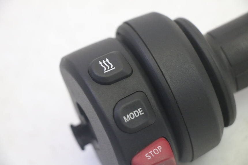 photo de RIGHT SWITCH BMW R GS 1250 (2021 - 2024) - Alternative perspective