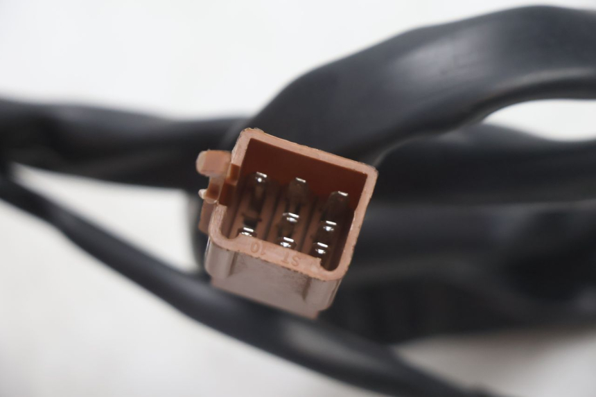 photo de RIGHT SWITCH JM MOTORS R-MAX TECH 50 (2024 - 2026) - Surface and material condition