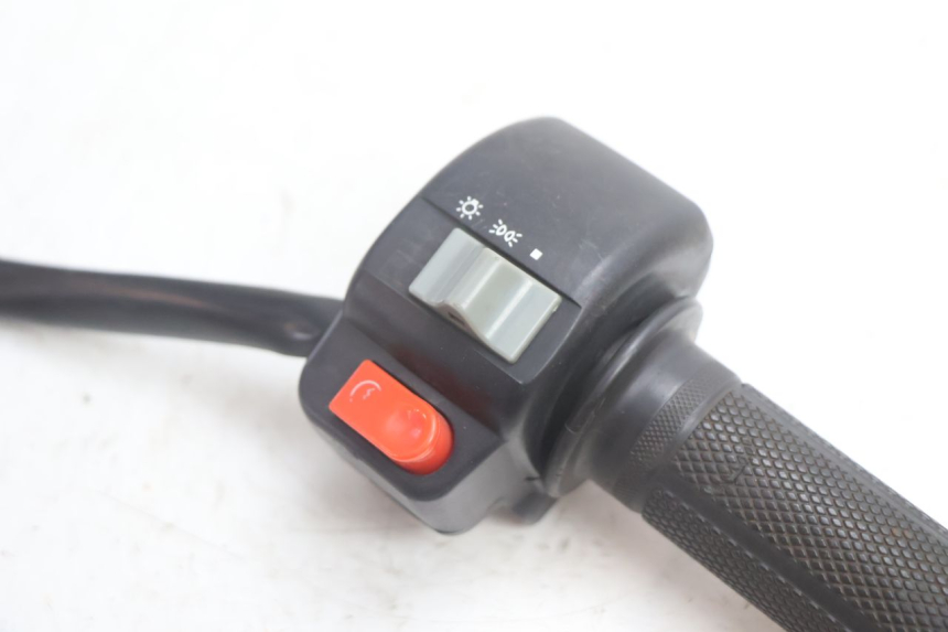 photo de RIGHT SWITCH VASTRO R-ONE 4T 50 (2014 - 2022) - Zoom on usage condition
