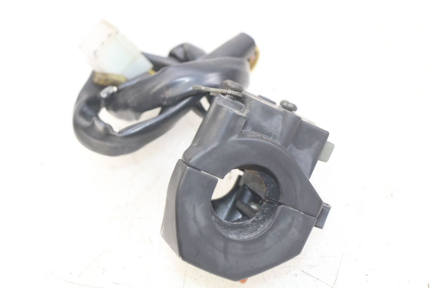 photo de RIGHT HANDLEBAR SWITCH YAMASAKI RAPTOR 50 (2013 - 2018) - Zoom on usage condition