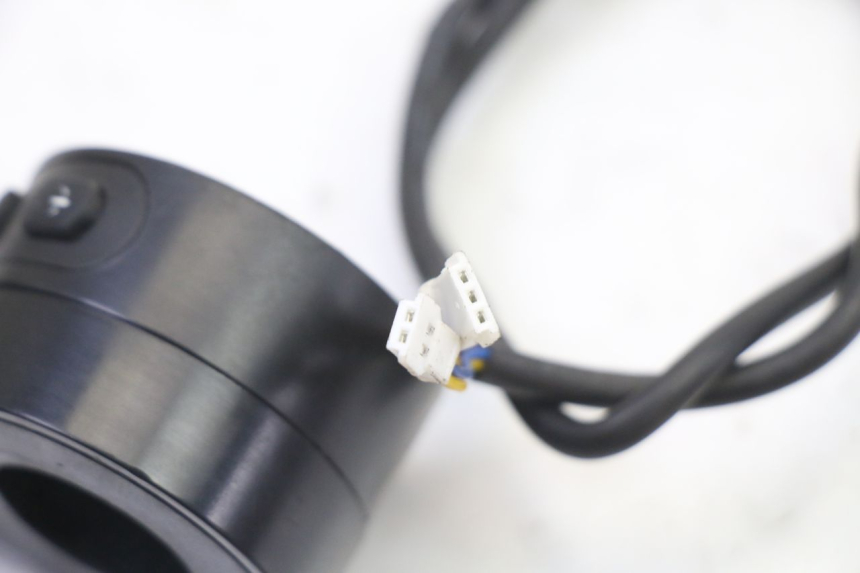 photo de RIGHT SWITCH PUNK ELECTRIC RIDER 1 - Fixing points details