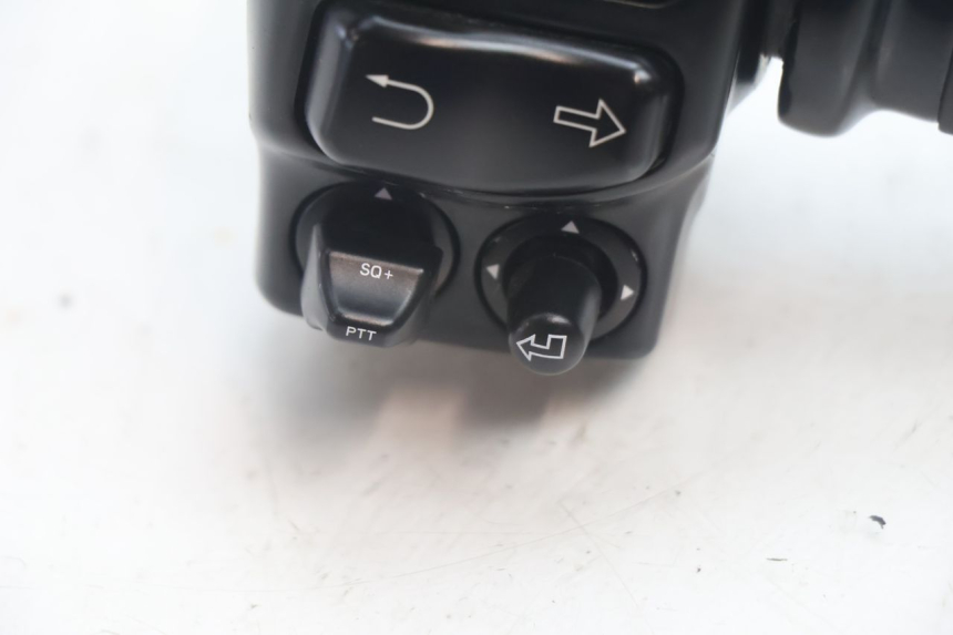 photo de RIGHT SWITCH HARLEY DAVIDSON ROAD GLIDE FLTRXSE 1920 (2018 - 2022) - Alternative perspective