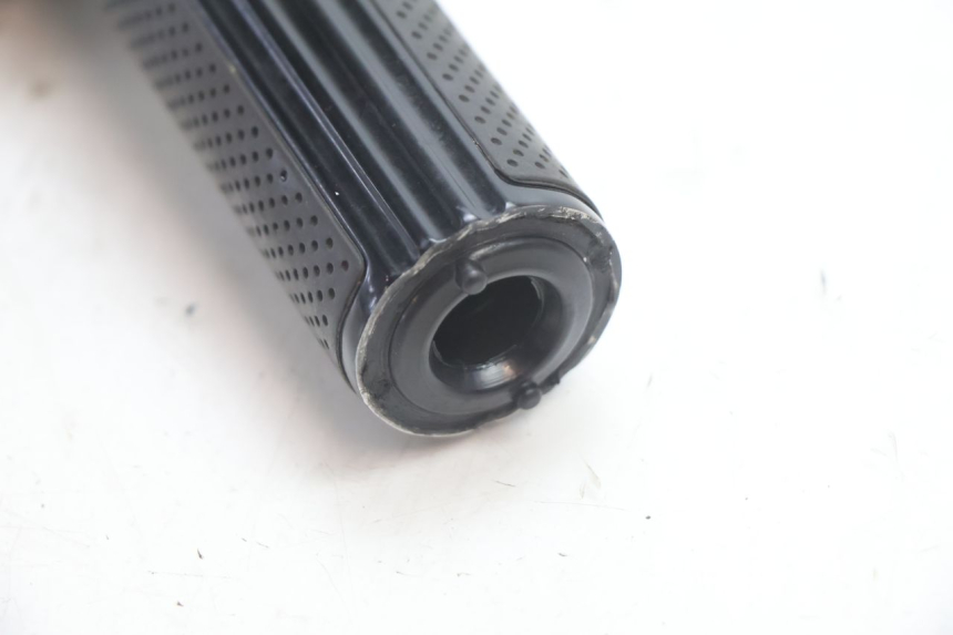 photo de RIGHT SWITCH HARLEY DAVIDSON ROAD GLIDE FLTRXSE 1920 (2018 - 2022) - Fixing points details
