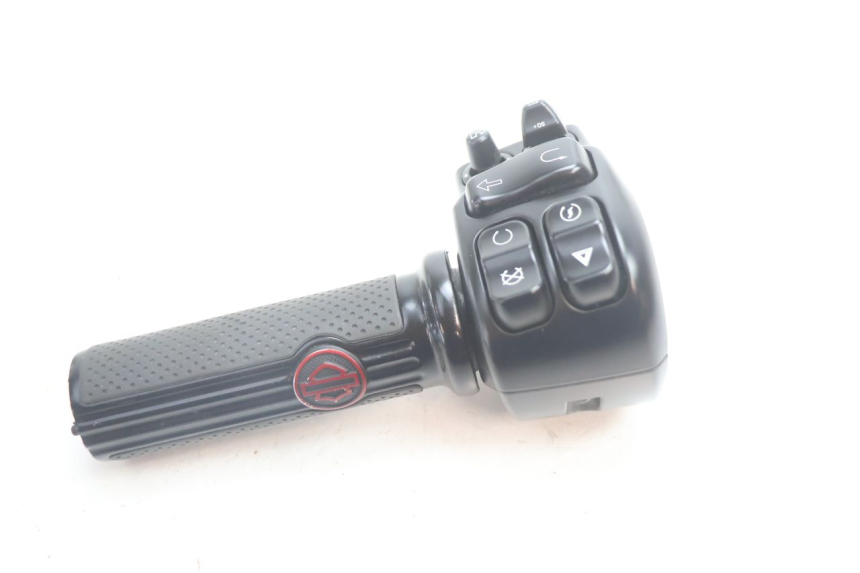 photo de RIGHT SWITCH HARLEY DAVIDSON ROAD GLIDE FLTRXSE 1920 (2018 - 2022) - Surface and material condition