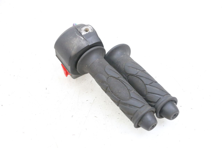 photo de RIGHT HANDLEBAR SWITCH TNT MOTOR ROMA 10' 4T 50 (2019 - 2022) - Fixing points details