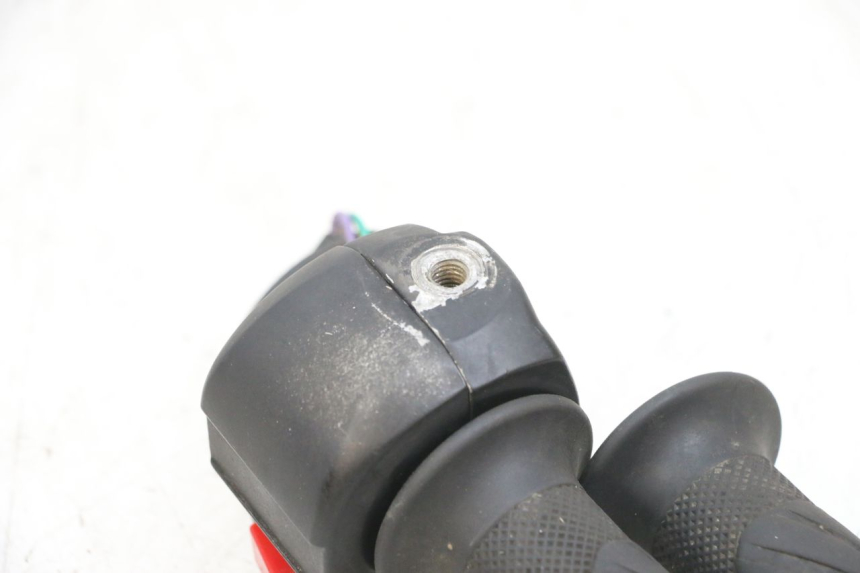 photo de RIGHT HANDLEBAR SWITCH TNT MOTOR ROMA 10' 4T 50 (2019 - 2022) - Surface and material condition