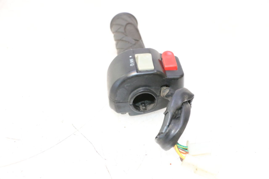 photo de RIGHT HANDLEBAR SWITCH KEEWAY RY6 2T 50 (2011 - 2019) - Zoom on usage condition