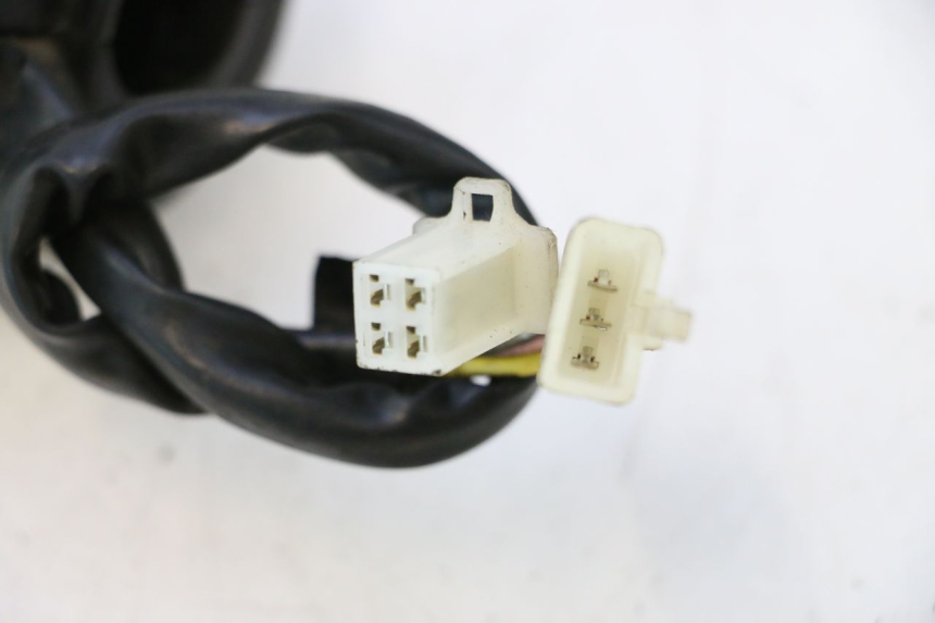 photo de RIGHT HANDLEBAR SWITCH KEEWAY RY6 2T 50 (2011 - 2019) - Technical close-up