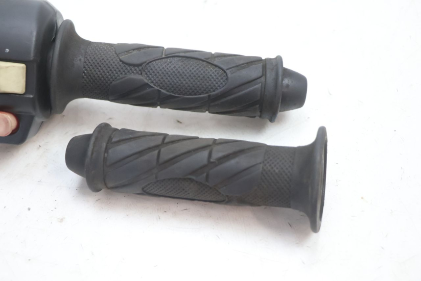 photo de RIGHT HANDLEBAR SWITCH KEEWAY RY6 2T 50 (2011 - 2019) - Zoom on usage condition