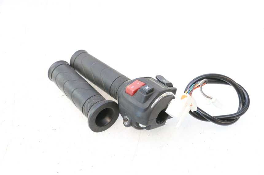 photo de RIGHT SWITCH BAIKU SAKURA 1 (2021 - 2025) - Surface and material condition