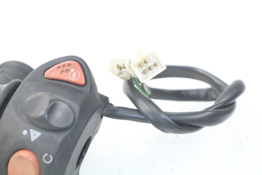 photo de RIGHT SWITCH PEUGEOT SATELIS 300 (2012 - 2015) - Fixing points details