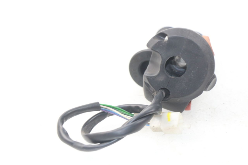 photo de RIGHT SWITCH PEUGEOT SATELIS 300 (2012 - 2015) - Surface and material condition