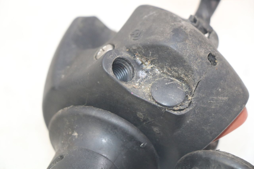photo de RIGHT HANDLEBAR SWITCH PEUGEOT SATELIS 125 (2010 - 2012) - Zoom on usage condition