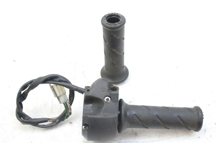 photo de RIGHT HANDLEBAR SWITCH PEUGEOT SATELIS 125 (2010 - 2012) - Component detail