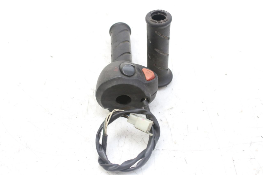 photo de RIGHT HANDLEBAR SWITCH PEUGEOT SATELIS 125 (2010 - 2012) - Technical close-up