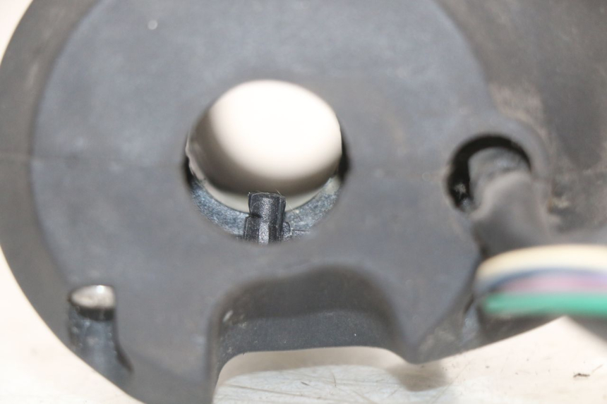 photo de RIGHT HANDLEBAR SWITCH PEUGEOT SATELIS 125 (2010 - 2012) - Fixing points details