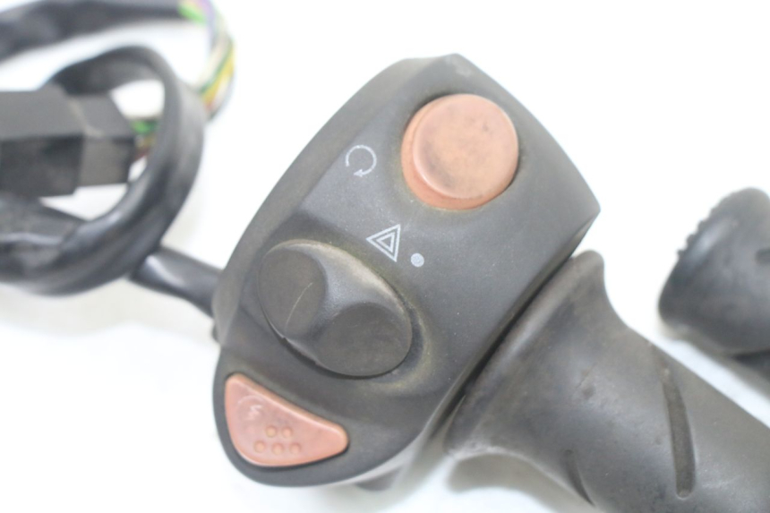 photo de RIGHT SWITCH PEUGEOT SATELIS 125 (2013 - 2018) - Component detail