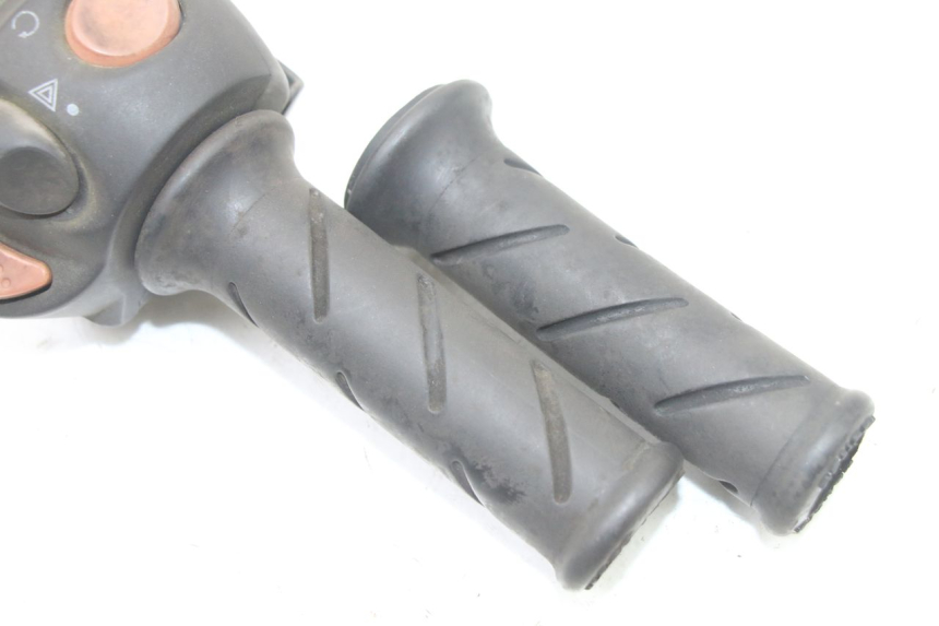 photo de RIGHT SWITCH PEUGEOT SATELIS 125 (2013 - 2018) - Zoom on usage condition