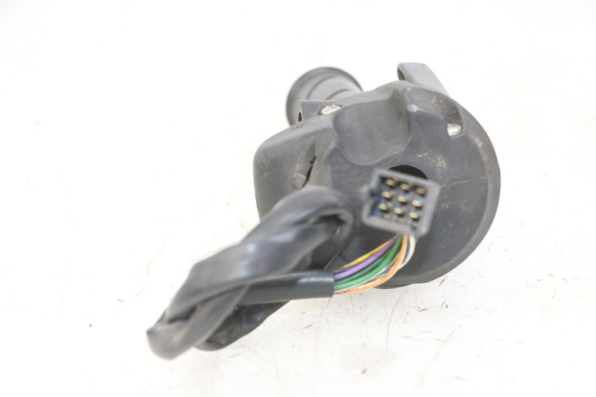 photo de RIGHT SWITCH PEUGEOT SATELIS 125 (2013 - 2018) - Alternative perspective