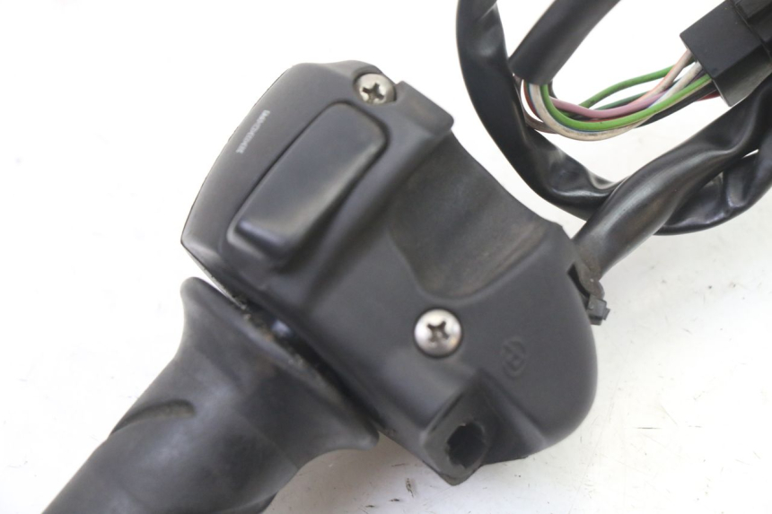photo de RIGHT SWITCH PEUGEOT SATELIS 125 (2013 - 2018) - Technical close-up