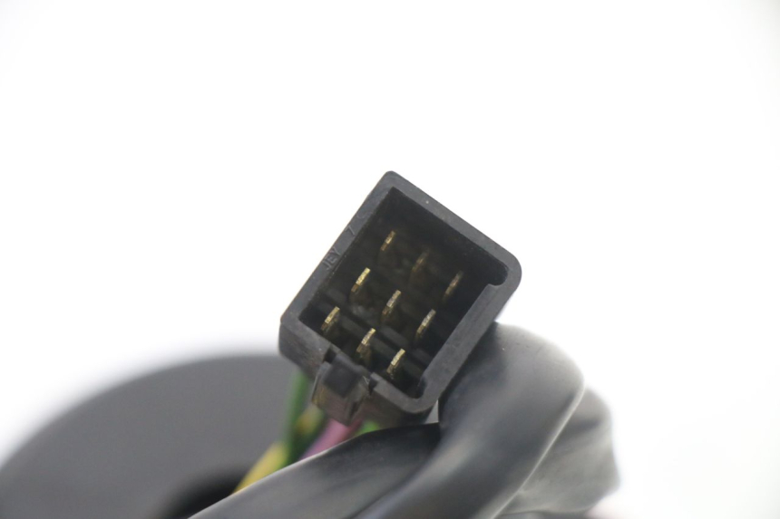 photo de RIGHT SWITCH PEUGEOT SATELIS 125 (2013 - 2018) - Fixing points details