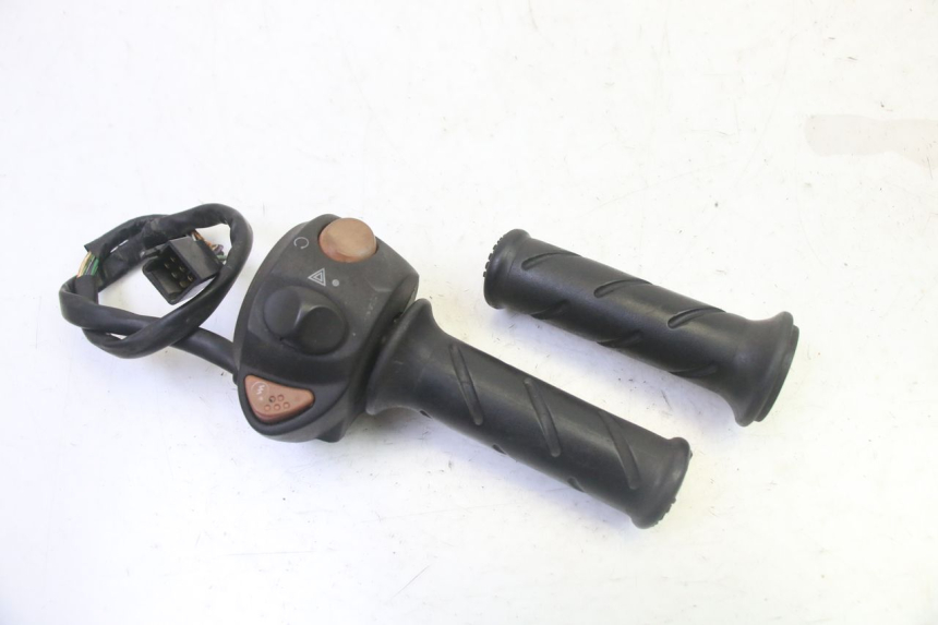 photo de RIGHT SWITCH PEUGEOT SATELIS 125 (2013 - 2018) - Main view