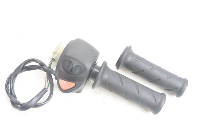 photo de RIGHT HANDLEBAR SWITCH PEUGEOT SATELIS 125 (2006 - 2009) - Main view