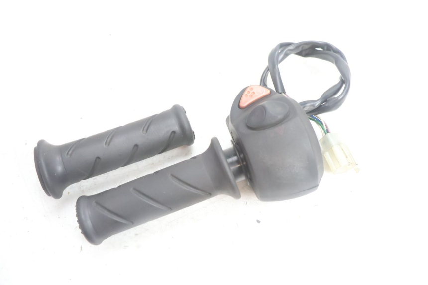 photo de RIGHT HANDLEBAR SWITCH PEUGEOT SATELIS 125 (2006 - 2009) - Alternative perspective