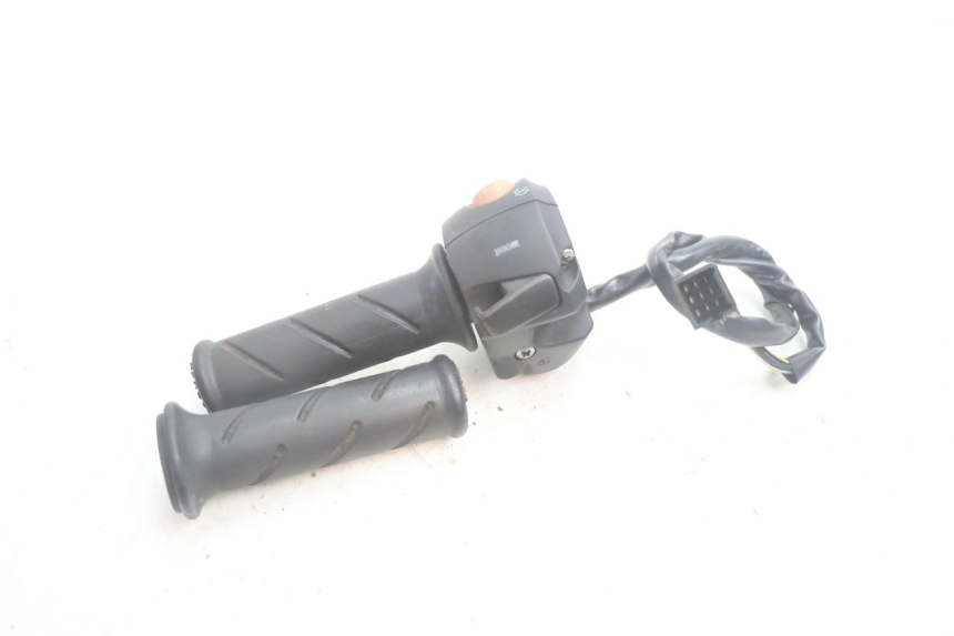 photo de RIGHT SWITCH PEUGEOT SATELIS 125 (2013 - 2018) - Alternative perspective