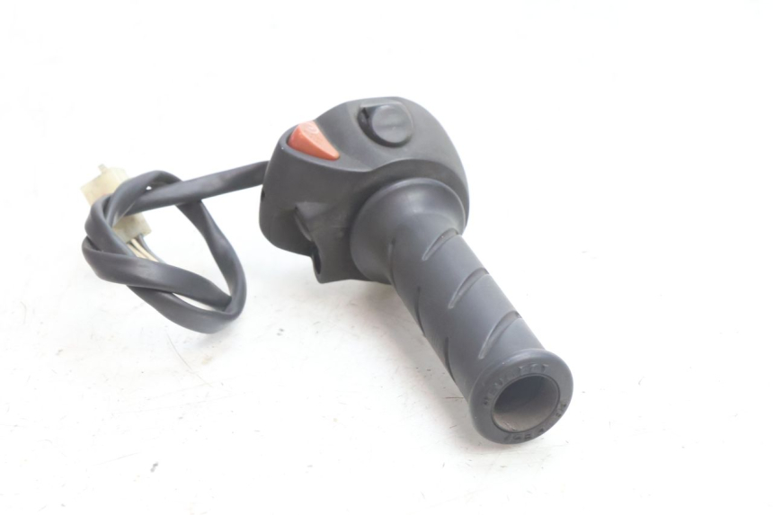 photo de RIGHT HANDLEBAR SWITCH PEUGEOT SATELIS 125 (2006 - 2009) - Alternative perspective