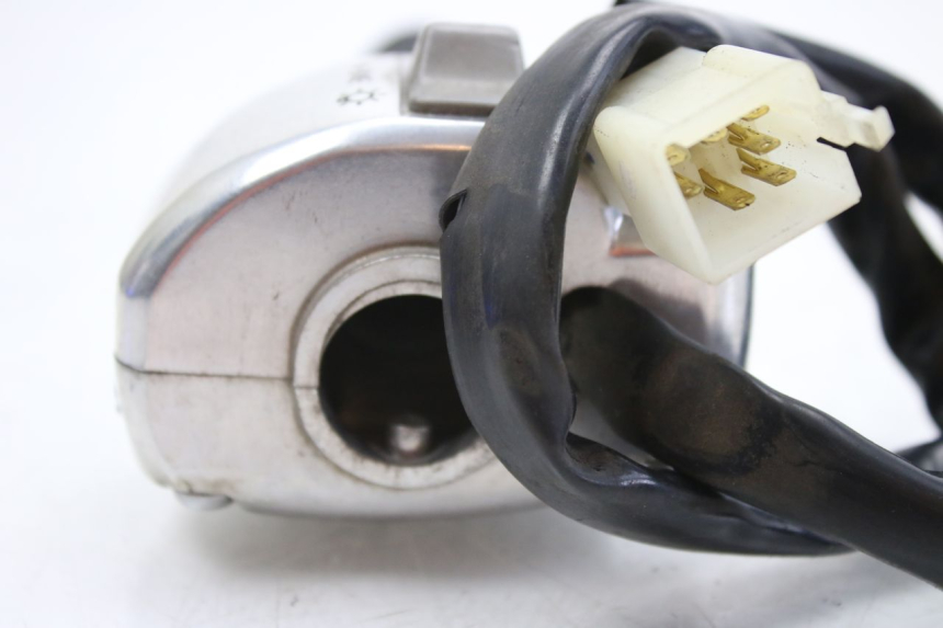 photo de RIGHT HANDLEBAR SWITCH KYMCO SENTO 100 (2008 - 2013) - Fixing points details