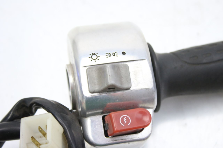 photo de RIGHT HANDLEBAR SWITCH KYMCO SENTO 100 (2008 - 2013) - Surface and material condition