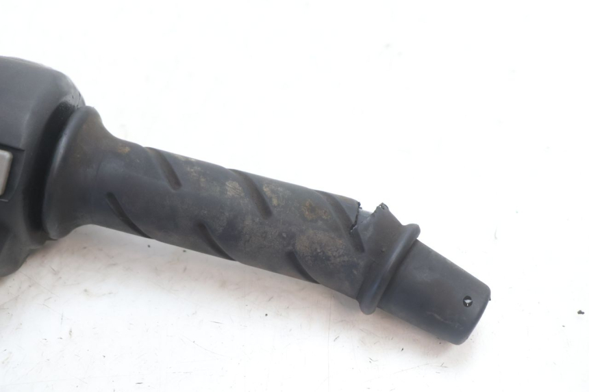 photo de RIGHT HANDLEBAR SWITCH PEUGEOT SPEEDFIGHT LC 50 (1996 - 2002) - Zoom on usage condition