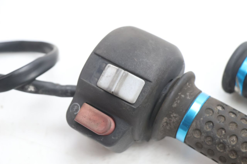 photo de RIGHT HANDLEBAR SWITCH PEUGEOT SPEEDFIGHT LC 50 (1996 - 2002) - Component detail