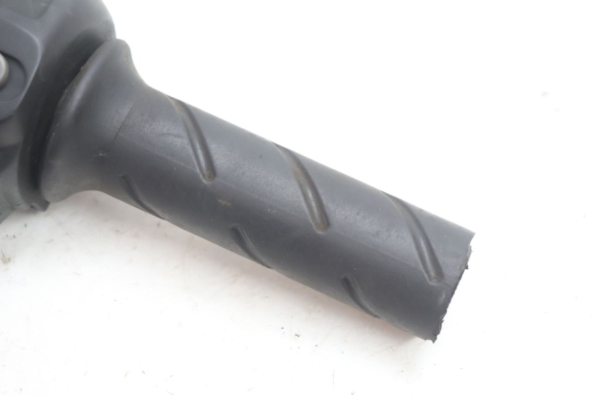 photo de RIGHT HANDLEBAR SWITCH PEUGEOT SPEEDFIGHT LC 50 (1996 - 2002) - Zoom on usage condition