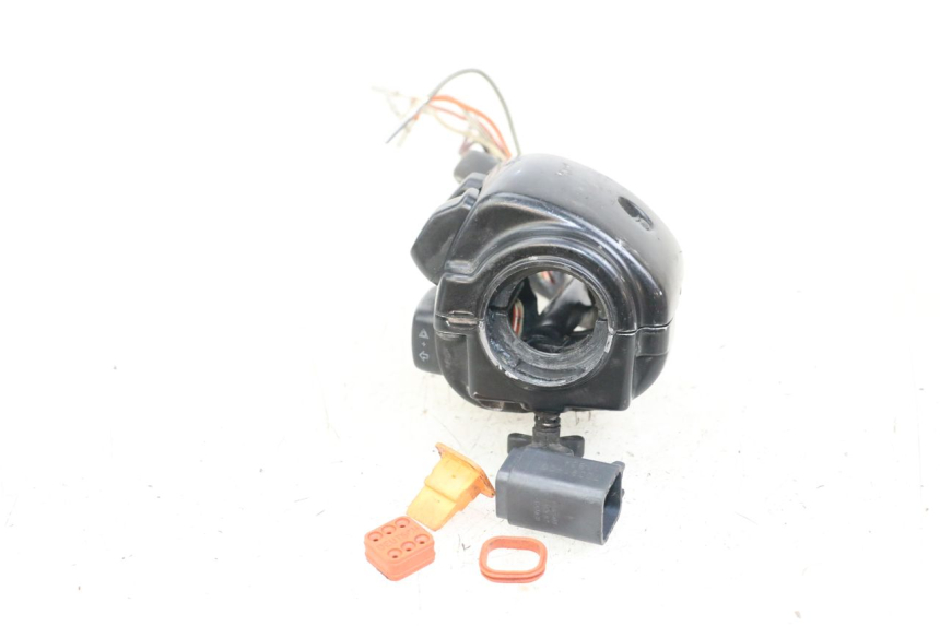 photo de RIGHT SWITCH HARLEY DAVIDSON SPORTSTER XL CUSTOM 1200 (2003 - 2004) - Alternative perspective