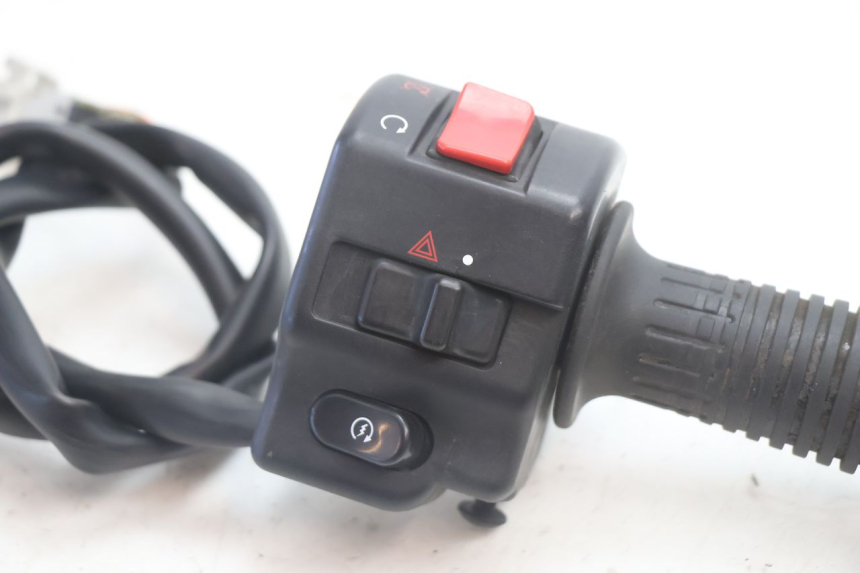 photo de RIGHT SWITCH CAN-AM SPYDER RS 1000 (2008 - 2012) - Component detail