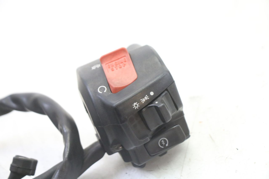 photo de RIGHT SWITCH HONDA ST PAN EUROPEAN 1300 (2002 - 2013) - Component detail