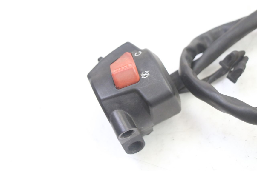 photo de RIGHT SWITCH HONDA ST PAN EUROPEAN 1300 (2002 - 2013) - Alternative perspective