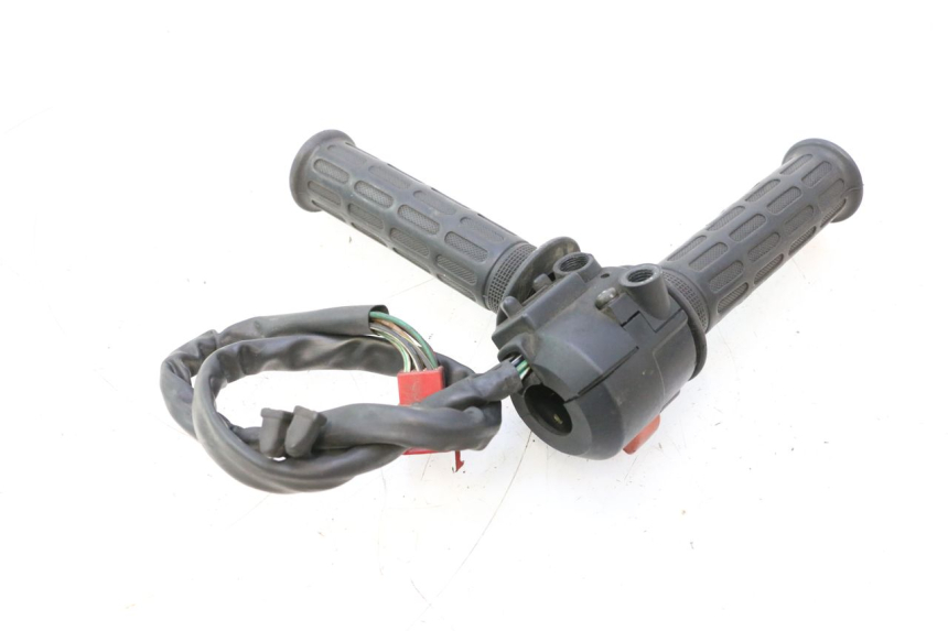 photo de RIGHT SWITCH HONDA ST PAN EUROPEAN 1100 (1990 - 2002) - Technical close-up