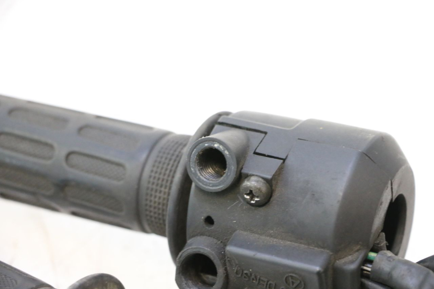 photo de RIGHT SWITCH HONDA ST PAN EUROPEAN 1100 (1990 - 2002) - Surface and material condition