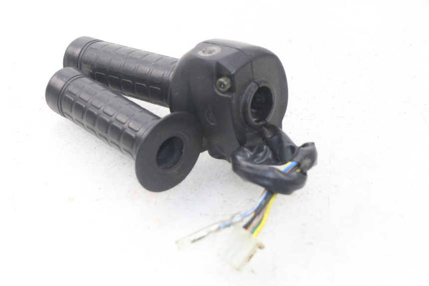 photo de RIGHT SWITCH FYM STRADA 50 (2007 - 2014) - Technical close-up