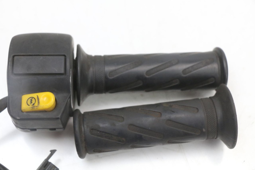 photo de RIGHT SWITCH PEUGEOT STREETZONE 2T 50 (2014 - 2019) - Component detail