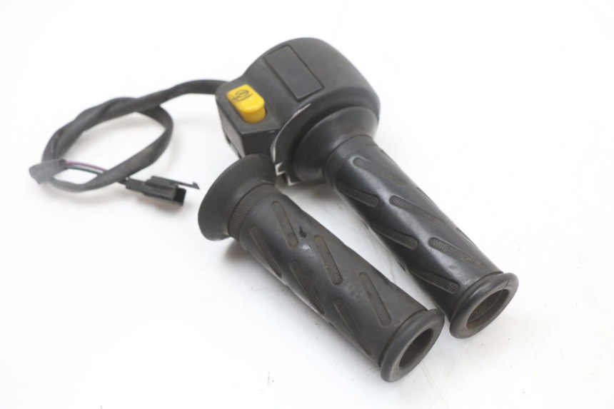 photo de RIGHT SWITCH PEUGEOT STREETZONE 2T 50 (2014 - 2019) - Alternative perspective