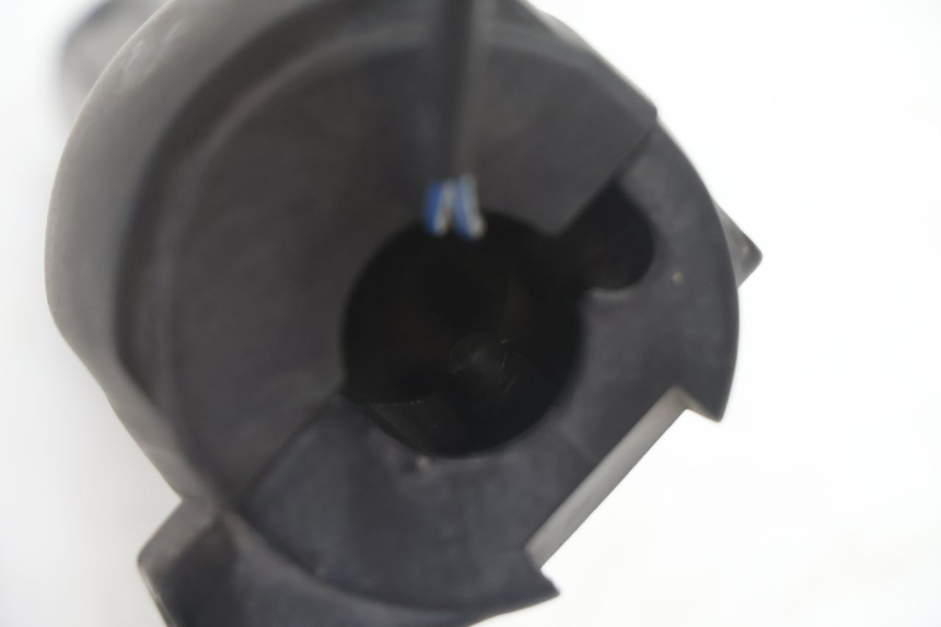 photo de RIGHT HANDLEBAR SWITCH MBK STUNT NAKED 50 (2004 - 2018) - Fixing points details
