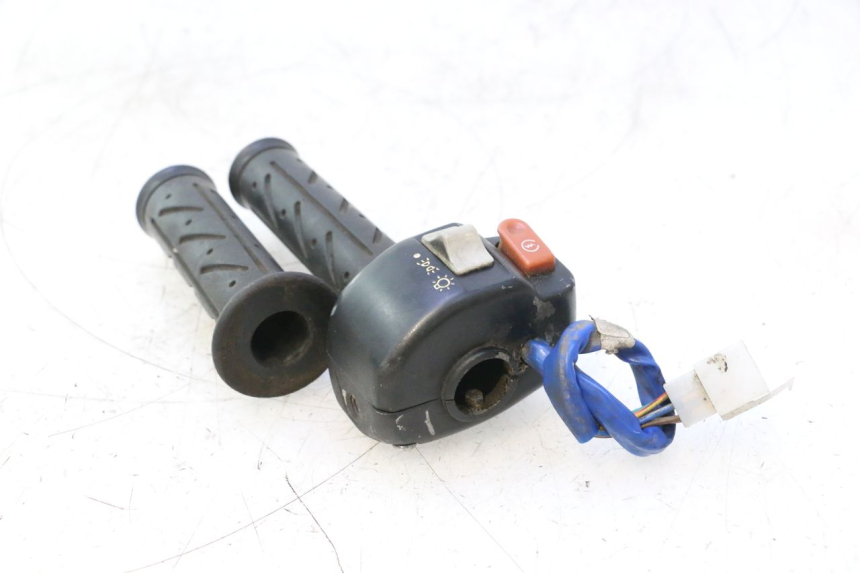 photo de RIGHT SWITCH KYMCO SUPER 8 2T 50 (2007 - 2013) - Alternative perspective