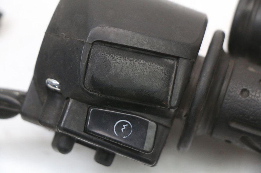 photo de RIGHT SWITCH KYMCO SUPER 8 4T 50 (2021 - 2024) - Alternative perspective