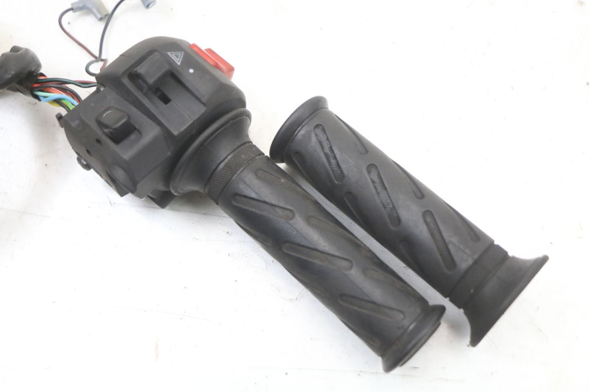 photo de RIGHT SWITCH SUZUKI BURGMAN 125 (2018 - 2021) - Component detail